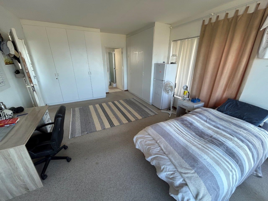 7 Bedroom Property for Sale in Wavecrest Eastern Cape